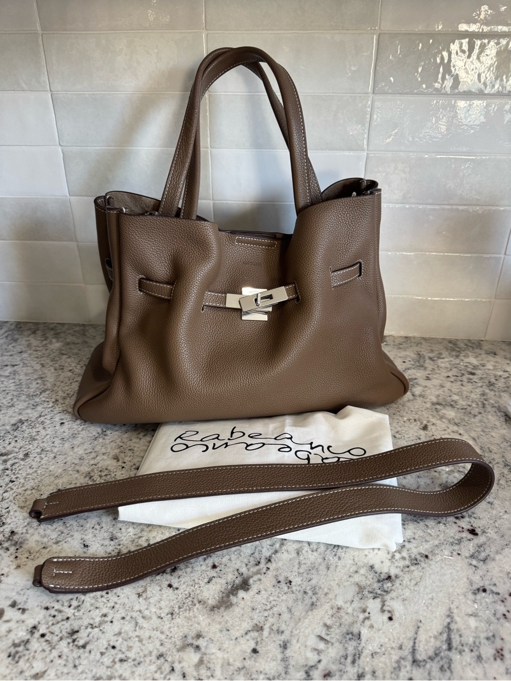 Rabeanco SAOIRSE Belt Soft
Structural Shoulder Tote Large Elephant Gray